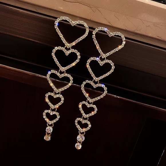 New Stunning Heart Statement Earrings - Picture 3 of 7